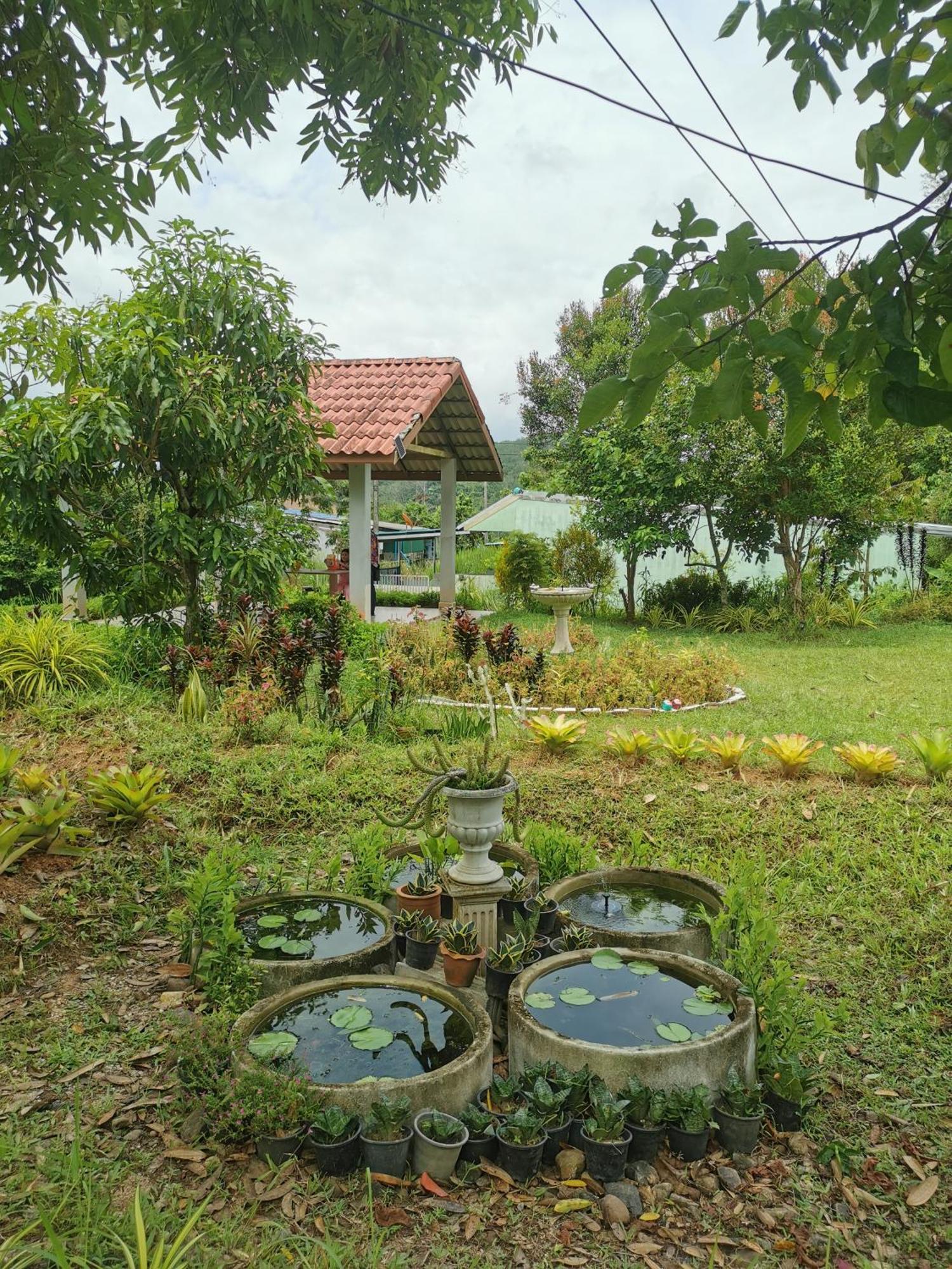 Villa Betong House In The Garden Exterior foto